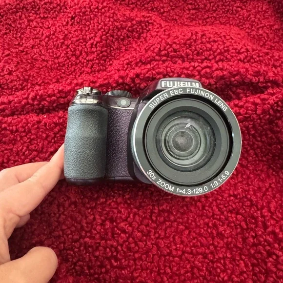 Fujifilm Purple Digital Camera with Zoom Lens and LCD Screen - Picture 2 of 7